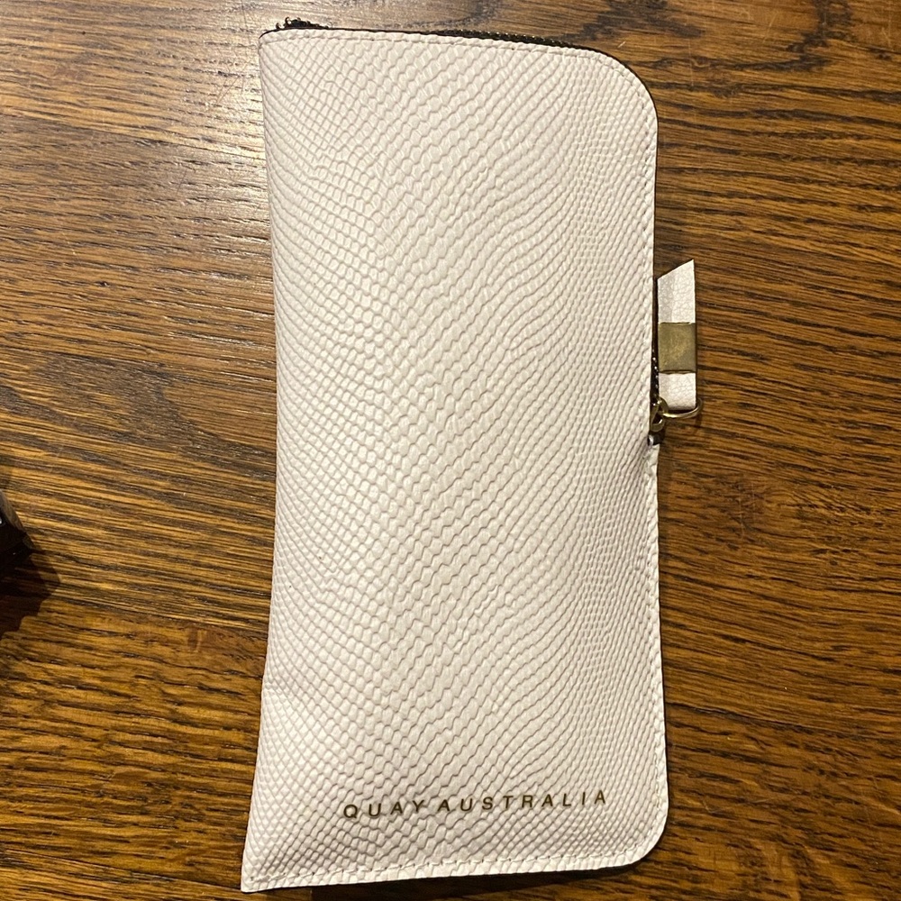 Quay Australia Brown Spiked Sunglasses with White Case - Picture 3 of 3